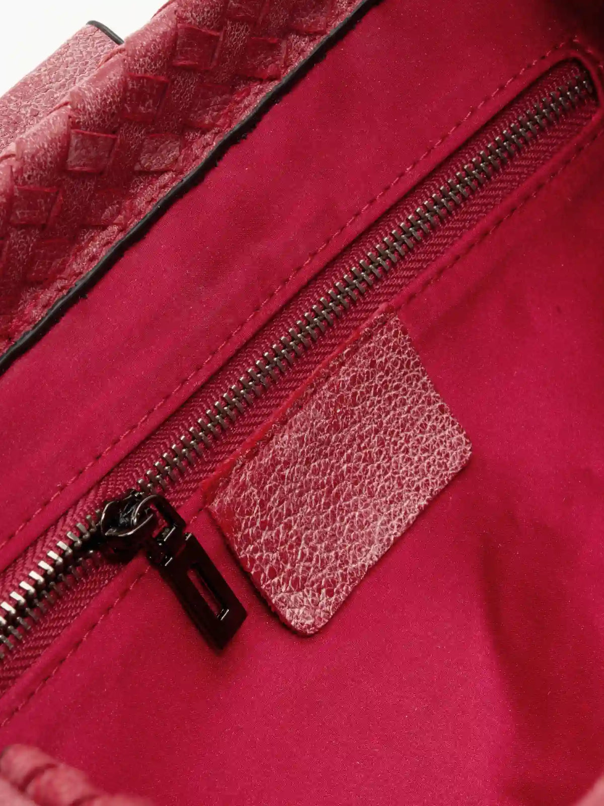 Vintage Rose Weave cowhide chain baguette bag close-up of the interior zip pocket and leather-trimmed tab