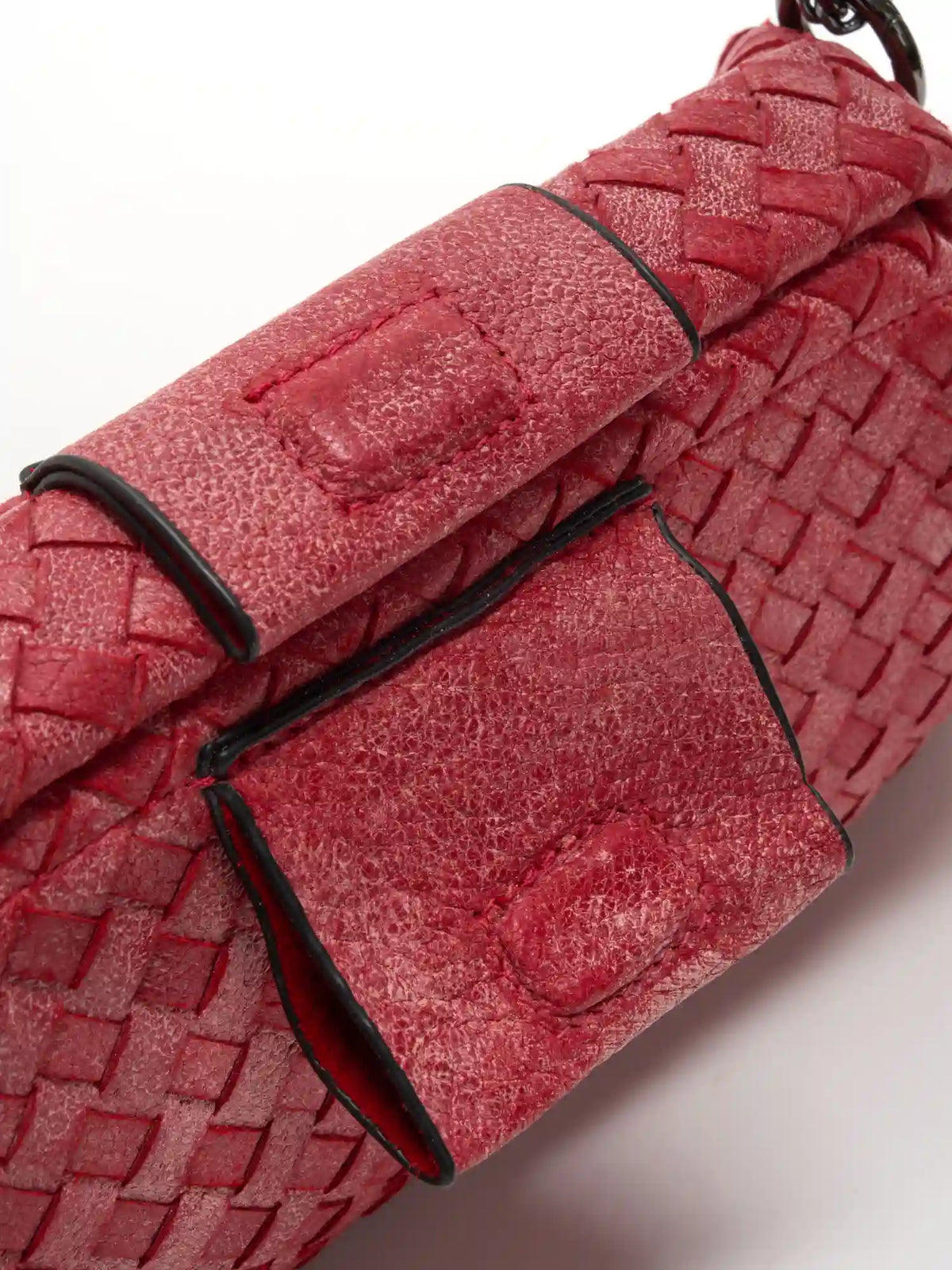 Vintage Rose Weave cowhide chain baguette bag close-up of the magnetic leather tab over the framed top