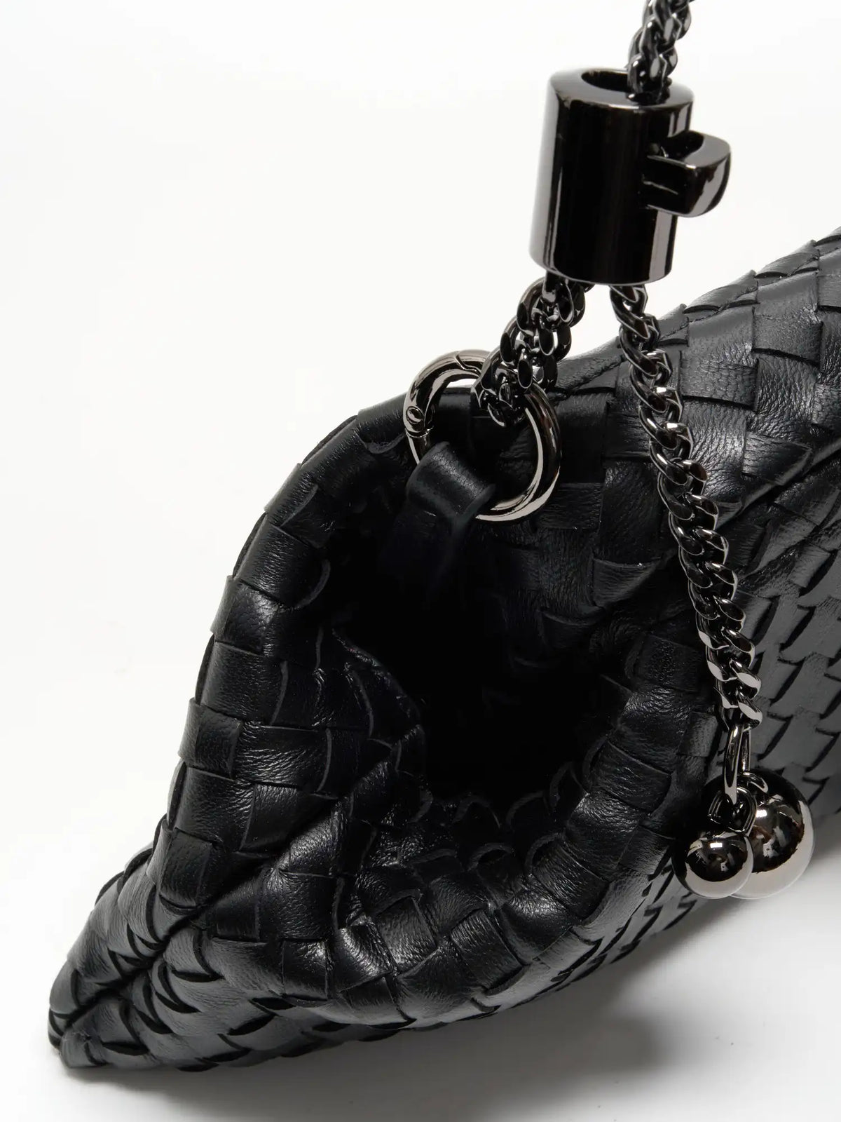 spherical chain ends detail of The Planet Chain Baguette - Black Weave