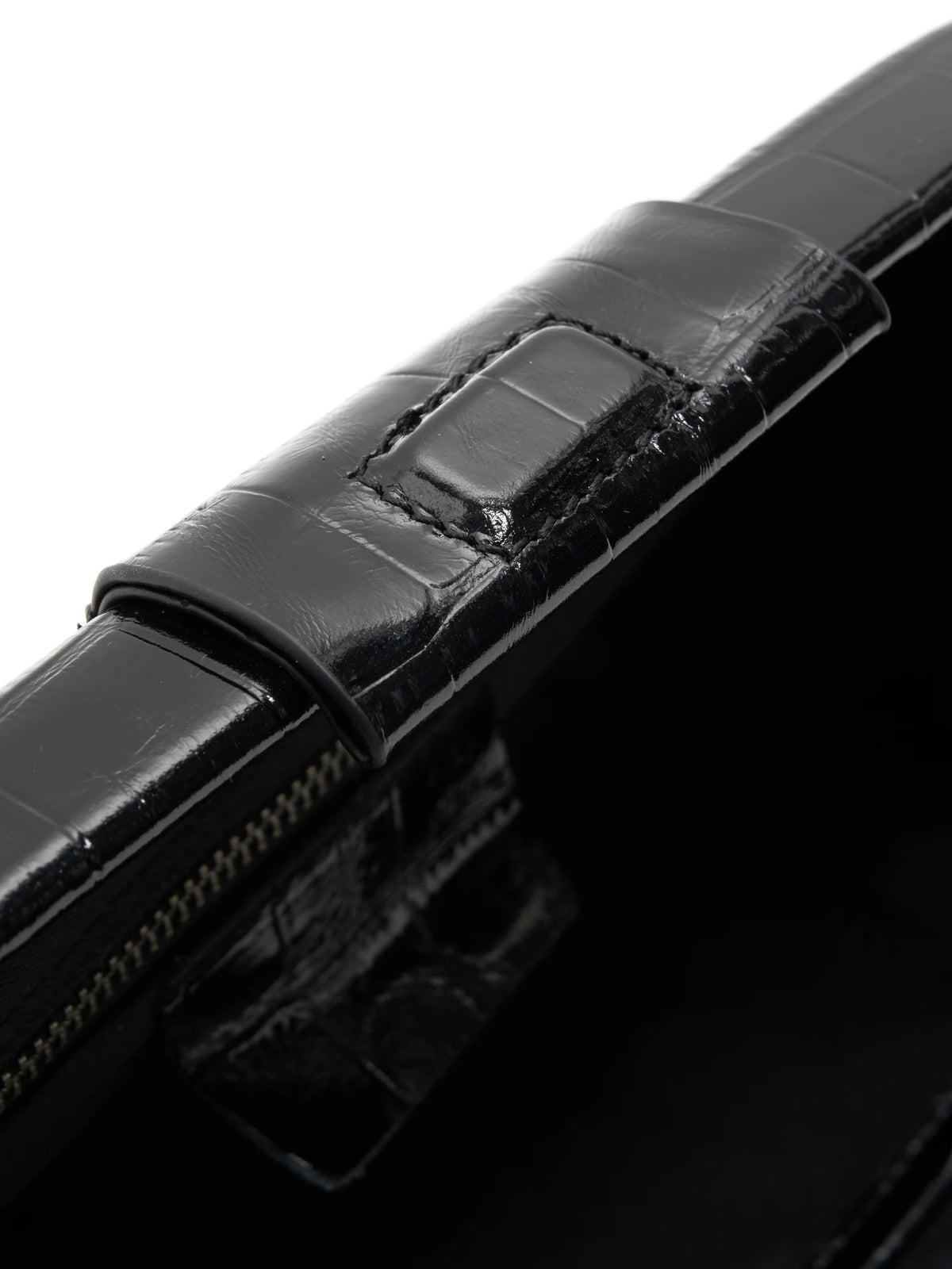 magnetic tab detail of The Planet Chain Baguette - Black Croc