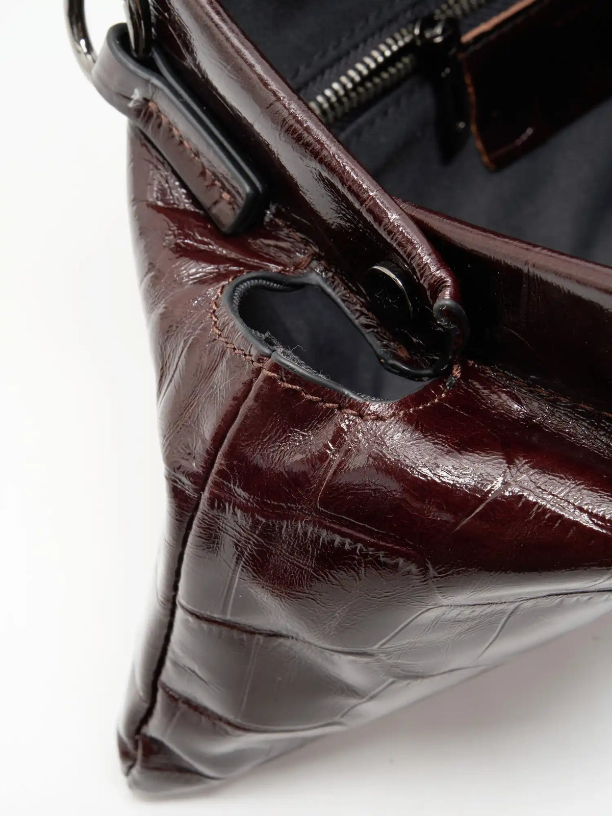 folded side profile detail of The Planet Chain Baguette - Burgundy Croc